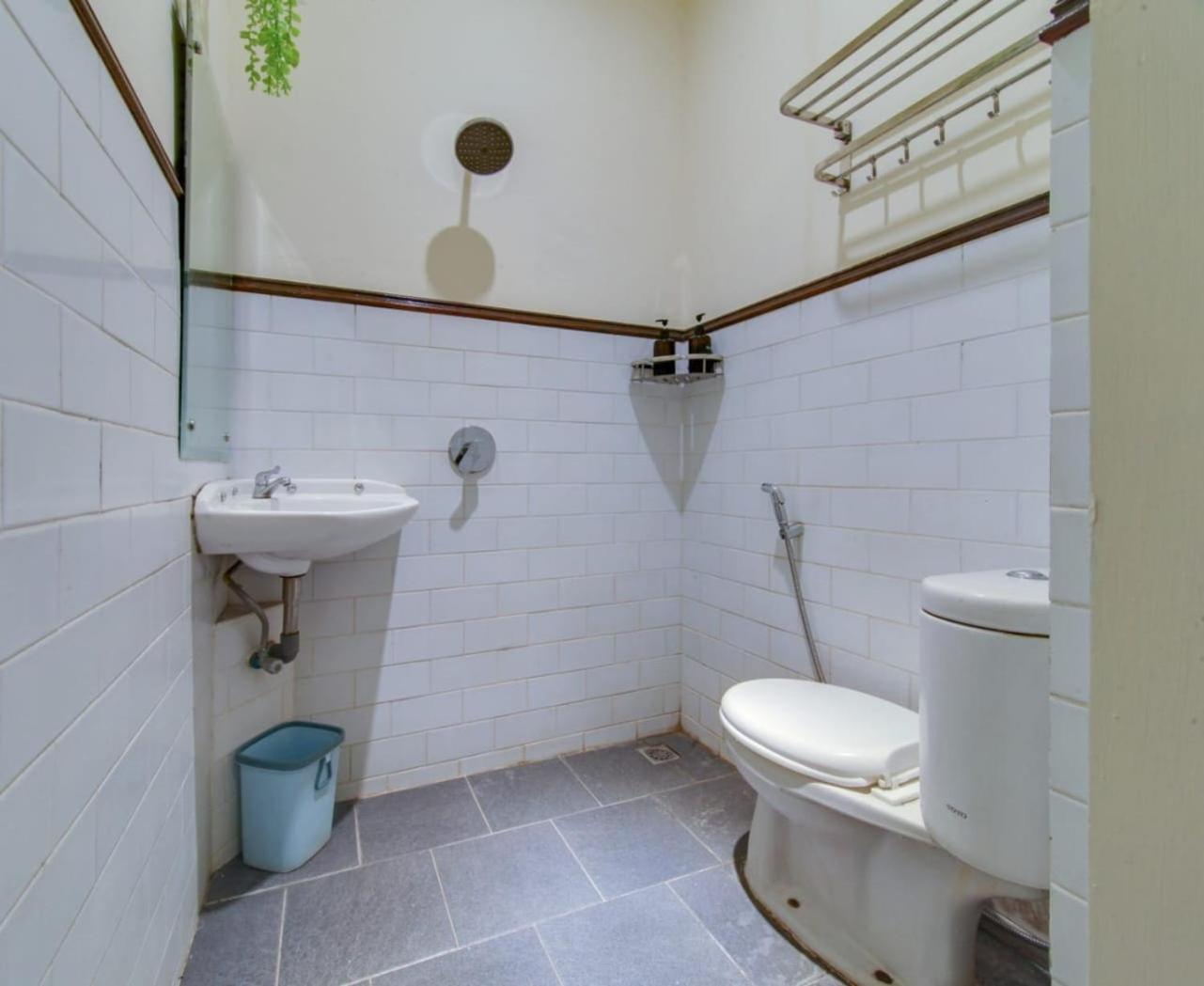 Escotel Casa De Luga Джакарта Экстерьер фото
